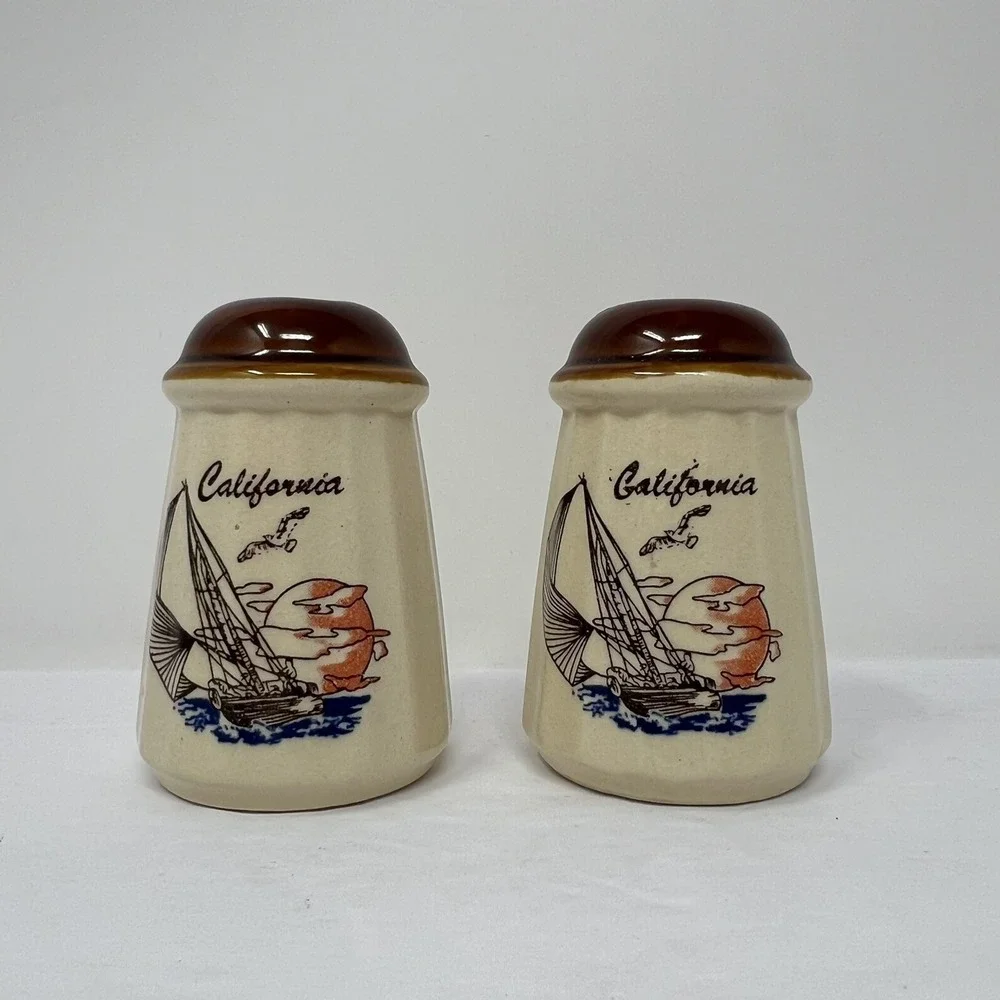 Vintage California Pottery Ceramic Salt n Pepper Shakers 3